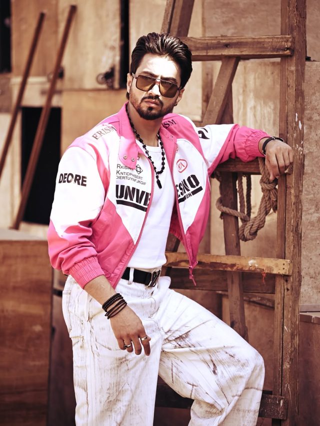 23 साल की एक्ट्रेस संग रिश्ते में करोड़पति एक्टर, दिया हिंट, बोला- पक्का शादी...