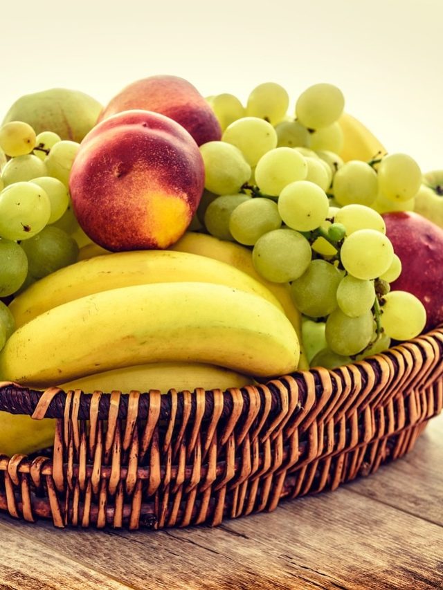 বেশি ফল খেলেও বিপদ, দিনে কতটা খাবেন? টিপস ডাক্তারের