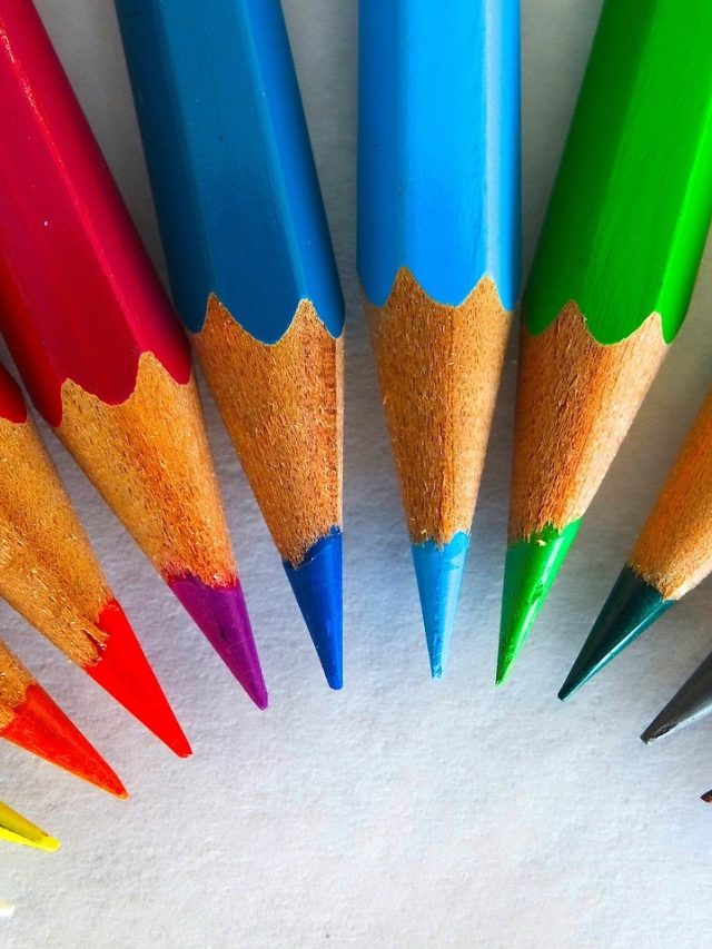 लड़कों के मुकाबले लड़कियों को क्यों ज्यादा समझ में आते हैं रंग? इसके पीछे भी है केमिकल लोचा