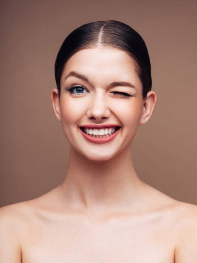 उम्र को कई साल पीछे कर देंगी ये चीजें, बुढ़ापा रोकने के लिए रोज खाएं