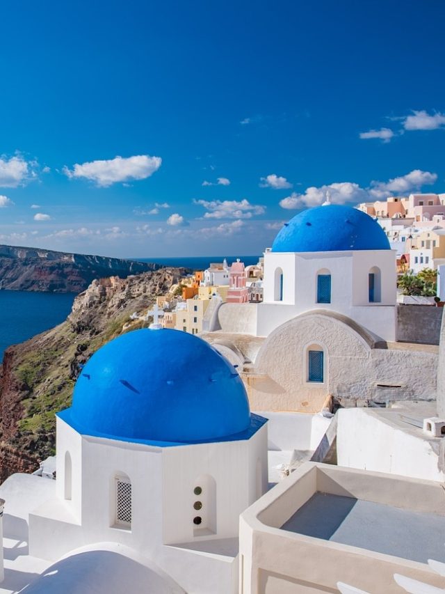 'Santorini is a ticking bomb': Experts warn Greece's Instagram island could face its biggest quake yet