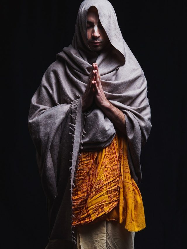 फाल्गुन अमावस्या कल, करें तुलसी के खास उपाय, मां लक्ष्मी बना देंगी धनवान