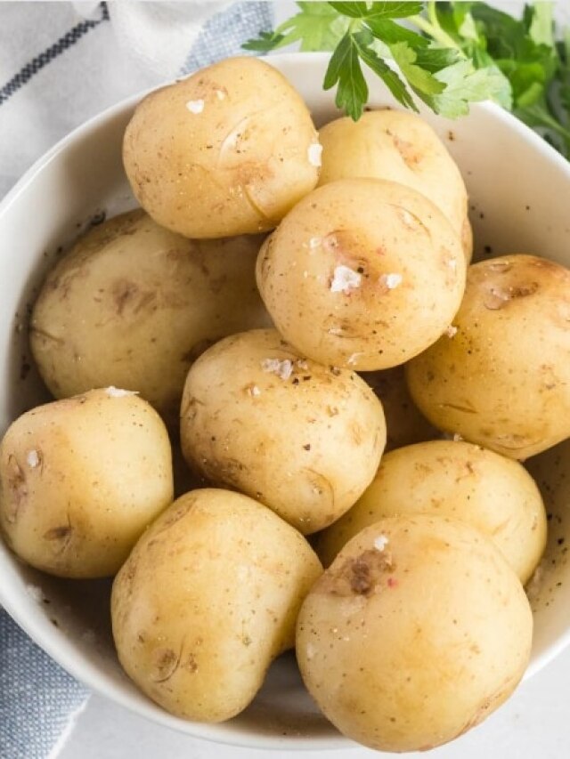 ৫ মিনিটে ছাড়িয়ে ফেলুন নতুন আলুর খোসা, টিপস বাজারওয়ালার