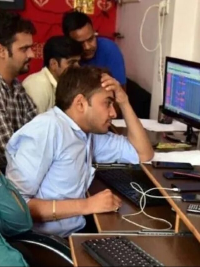 Titan से Godrej तक गिरावट... उतार-चढ़ाव के बाद लाल निशान पर बंद हुआ बाजार