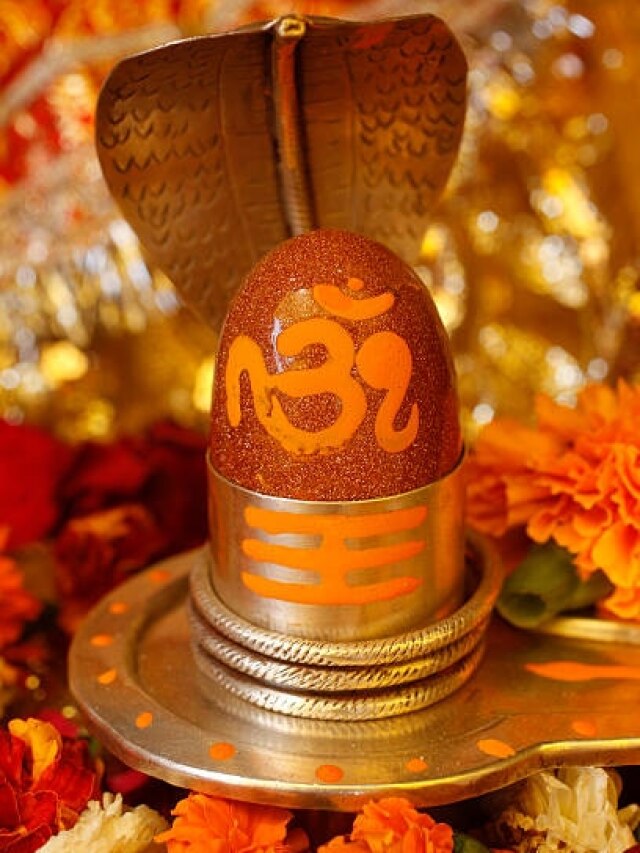 महाशिवरात्रि: शिवलिंग पर बिल्कुल न चढ़ाएं ये 5 चीजें, रुष्ट हो सकते हैं महादेव