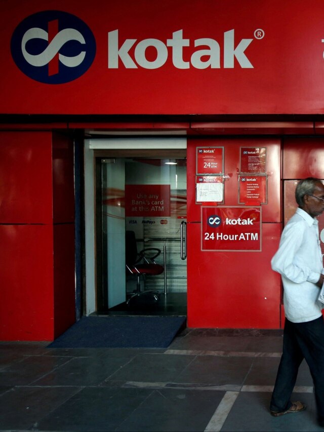 इधर RBI ने हटाया बैन, उधर कोटक बैंक के शेयर ने मचाया गदर