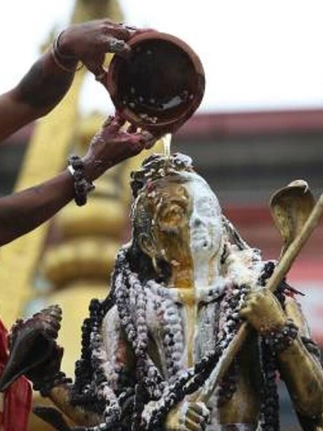 महाशिवरात्रि पर 11 घंटे भद्रा का साया, जानें शिवलिंग पर जल चढ़ाने का शुभ मुहूर्त