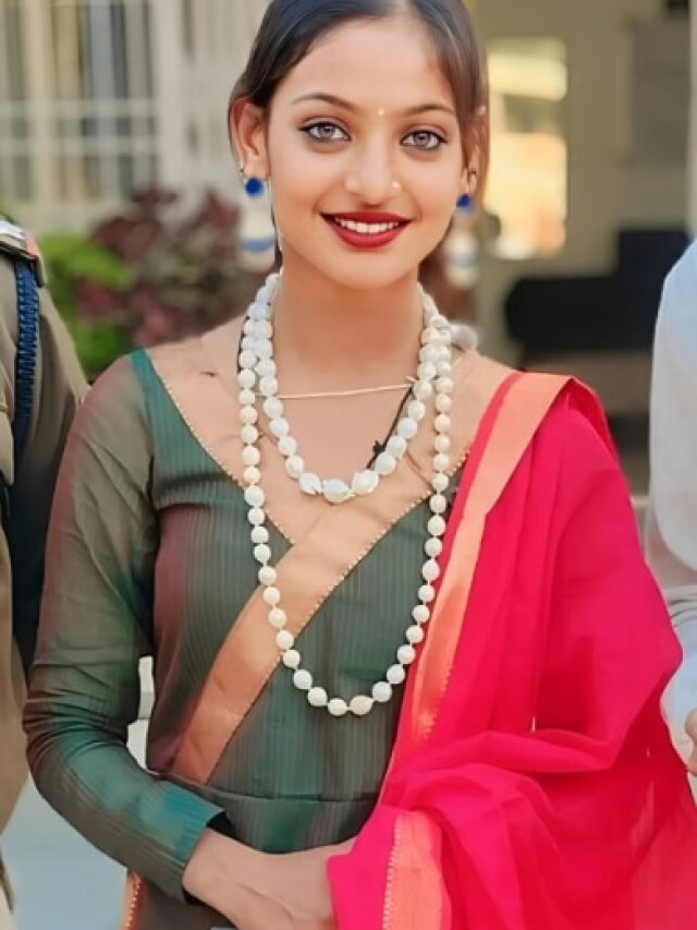 माला बेचने वाली मोनालिसा का ऐसा क्रेज, इवेंट में देखने पहुंची लाखों की भीड़, Video