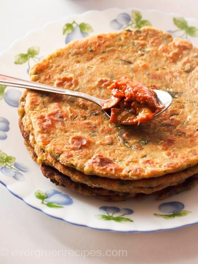 তরকারি বা আচার কিছুই লাগে না, শুধু মুখে খাওয়া যায় মুলোর পরোটা