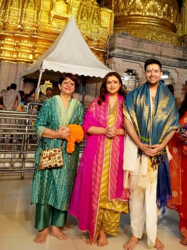 महाशिवरात्रि पर पति-सास संग काशी विश्वनाथ मंदिर पहुंचीं परिणीति, Photos