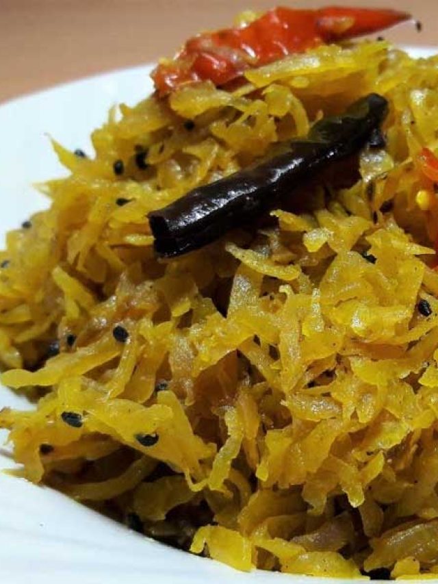 গোটা সর্ষে আর শুকনো লঙ্কা, গরম ভাত উঠবে পেঁপে ছেঁচকি দিয়ে