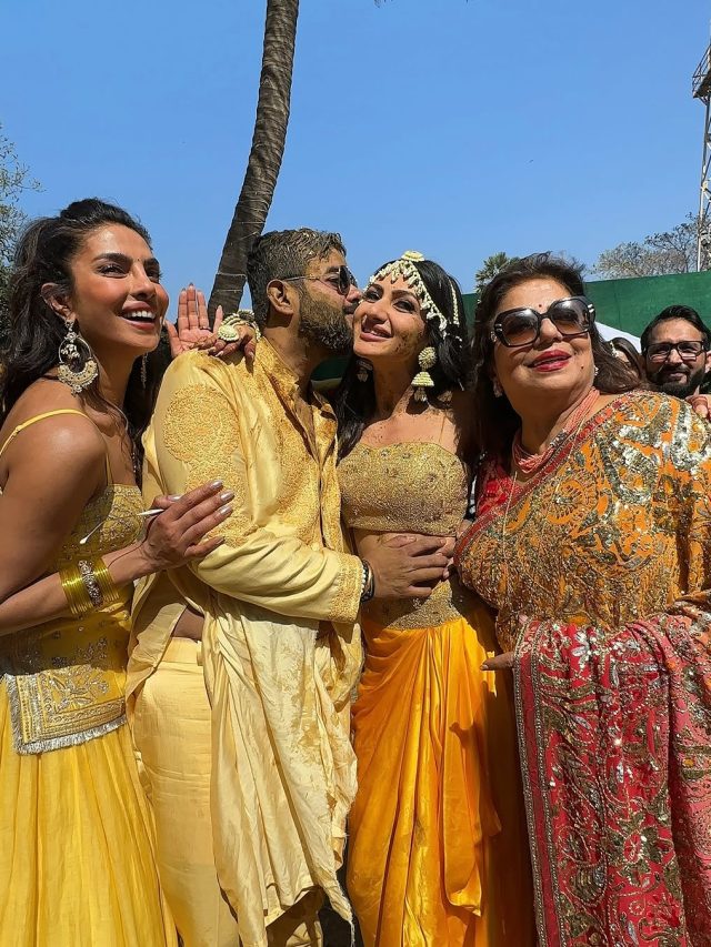 हल्दी में रोमांटिक हुआ प्रियंका का भाई, दुल्हन को किया Kiss, घरवालों संग झूमा कपल