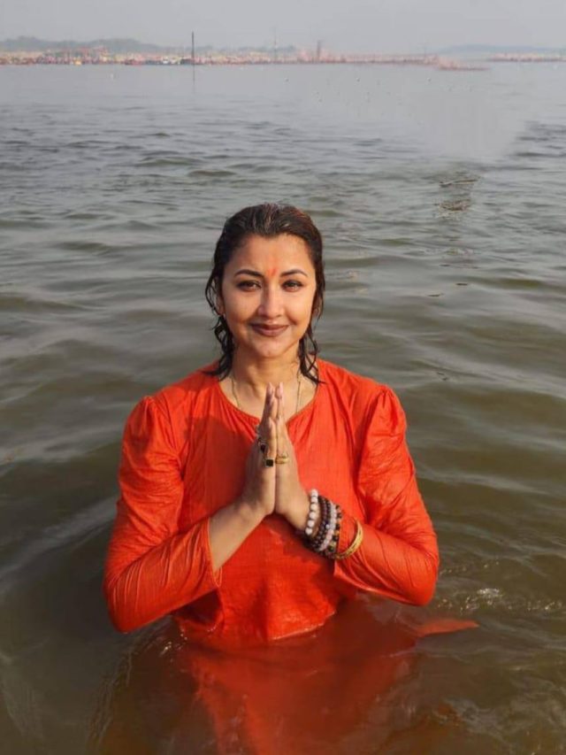 মহাকুম্ভে রচনা, গেরুয়া পোশাকে গঙ্গায় ডুব TMC সাংসদের