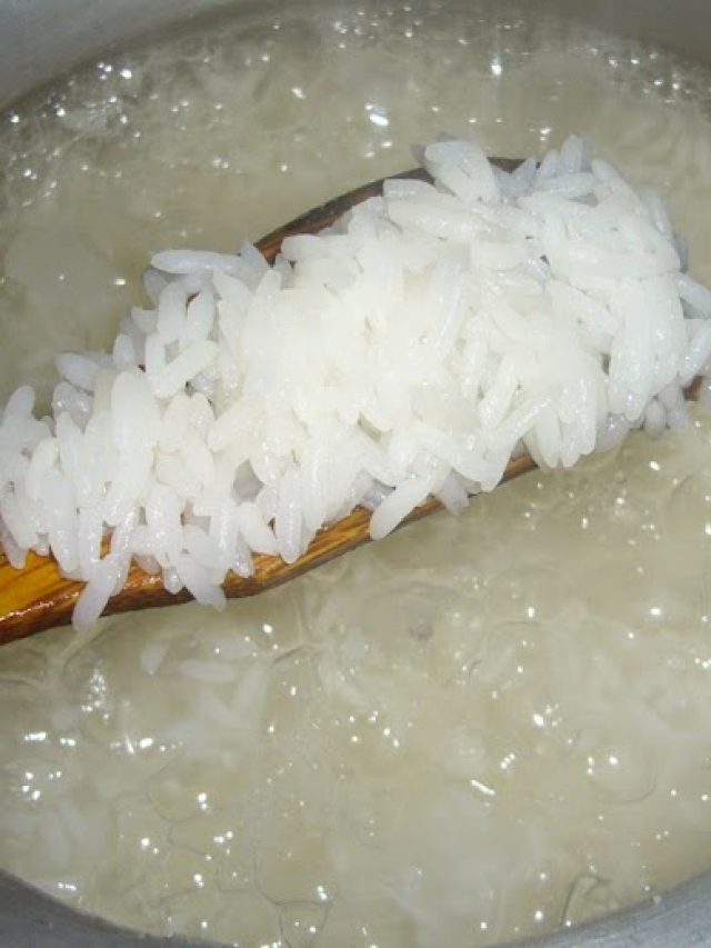 ভাত দলা পাকাবে না, জল ফোটার কতক্ষণ পর চাল দিলে? শিখুন