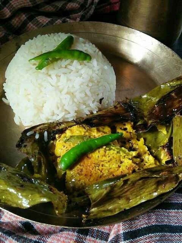 একদম বিয়েবাড়ির মতো স্বাদ, বাড়িতে এভাবে বানান ভেটকি পাতুরি