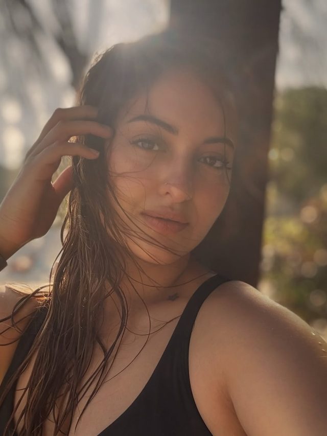 बिकिनी पहनने से सोनाक्षी को लगता है डर, बोलीं- पता नहीं कब मेरी तस्वीर को...