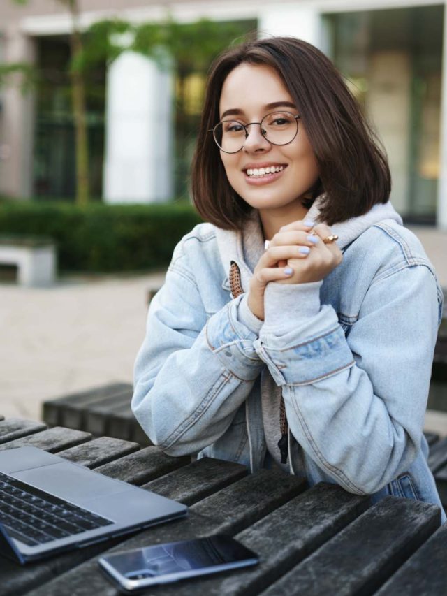 साइंस से 12th करने के बाद करियर के हैं कई ऑप्शन, मिल सकता है लाखों का पैकेज