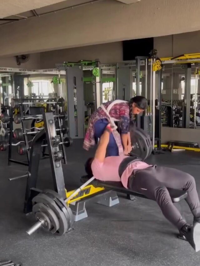 जिम में बेंच प्रेस के दौरान गले पर गिरा वेट, लड़की की मदद से बचा शख्स, VIDEO