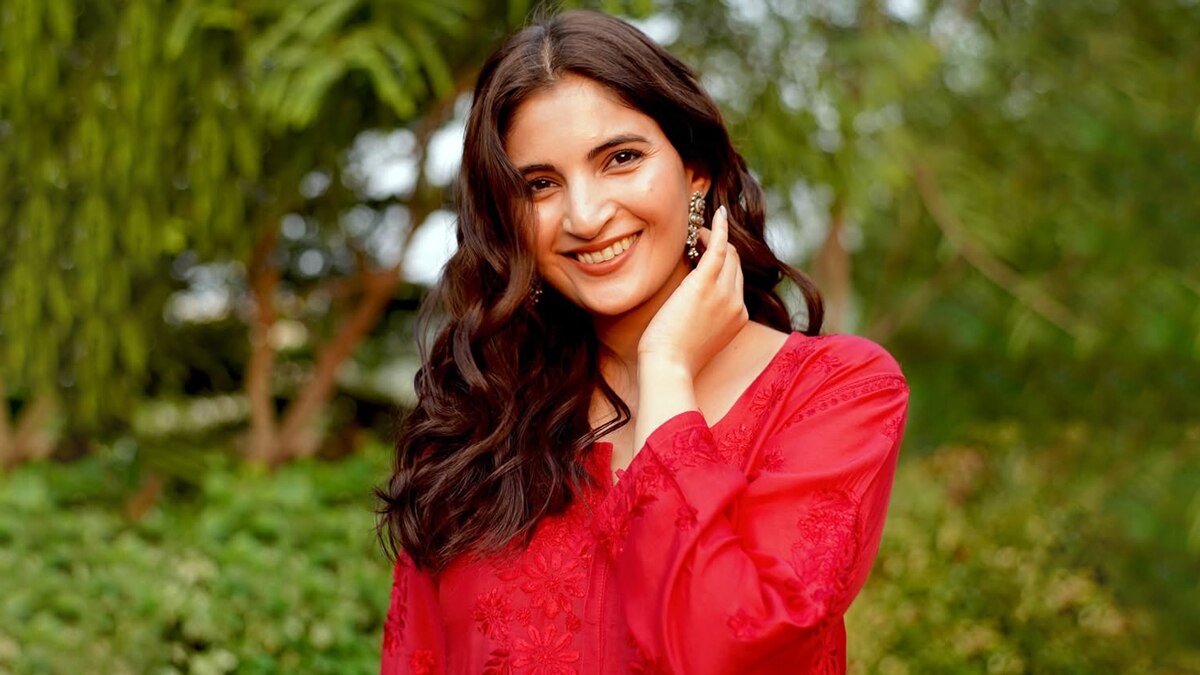 कौन है ये हसीना? जिन्हें दहेज में चाहिए 'दुपहिया' गाड़ी, गांव की छोरी बनकर छाईं