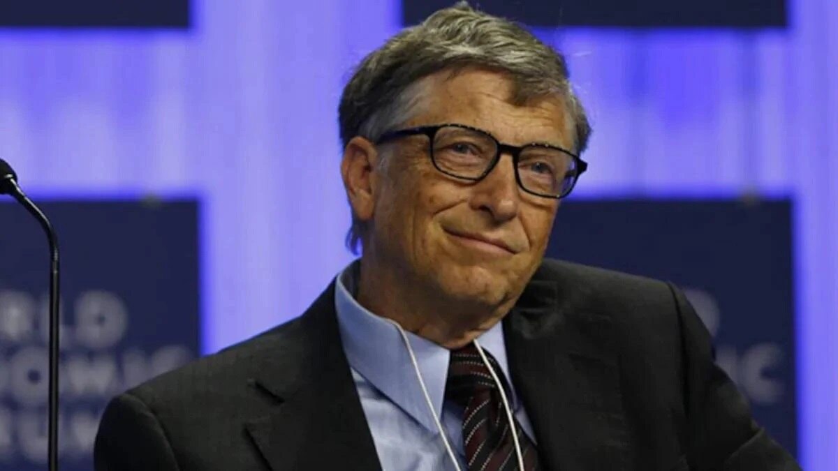 iPhone नहीं इस कंपनी का फोन चलाते हैं Bill Gates, सामने आया वीडियो