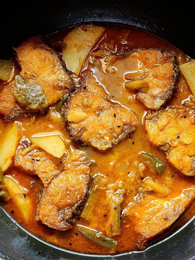 বেগুন- নতুন আলুর ট্যালট্যালে রুই ঝোল, আঙুল চেটে খাবেন; রেসিপি