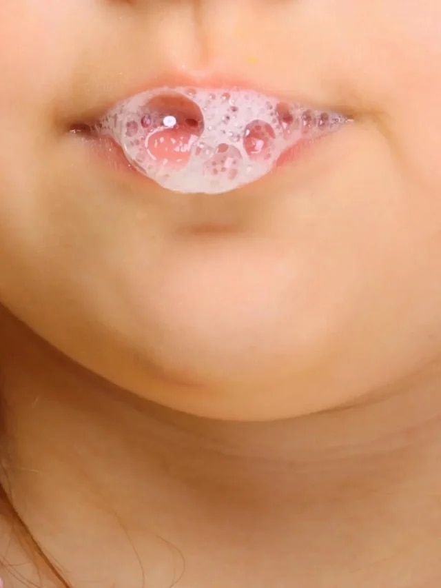 মানুষের থুতুতে কী থাকে? অনেক শিক্ষিত লোকও জানে না