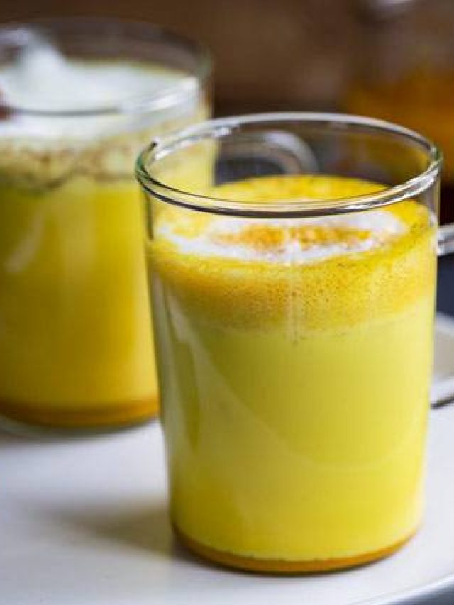 हल्दी दूध बनाने का सही तरीका नहीं जानते होंगे आप, ये 3 चीजें बढ़ा देंगी इसका पावर