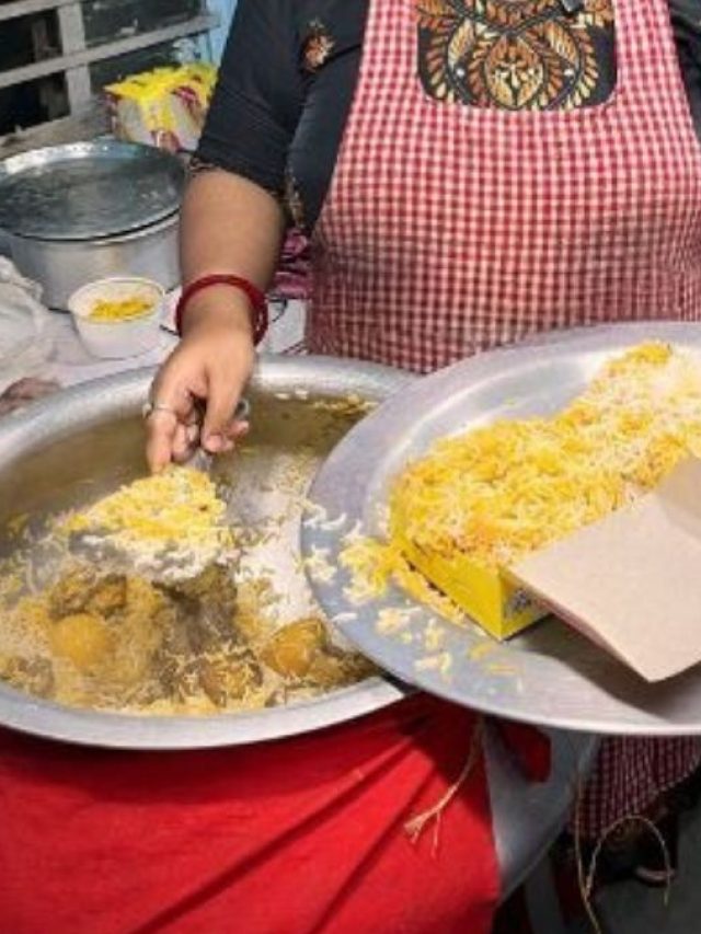 ১০০ টাকার বিরিয়ানির প্যাকেটে কত চামচ রাইস দেওয়া হয় জানেন?