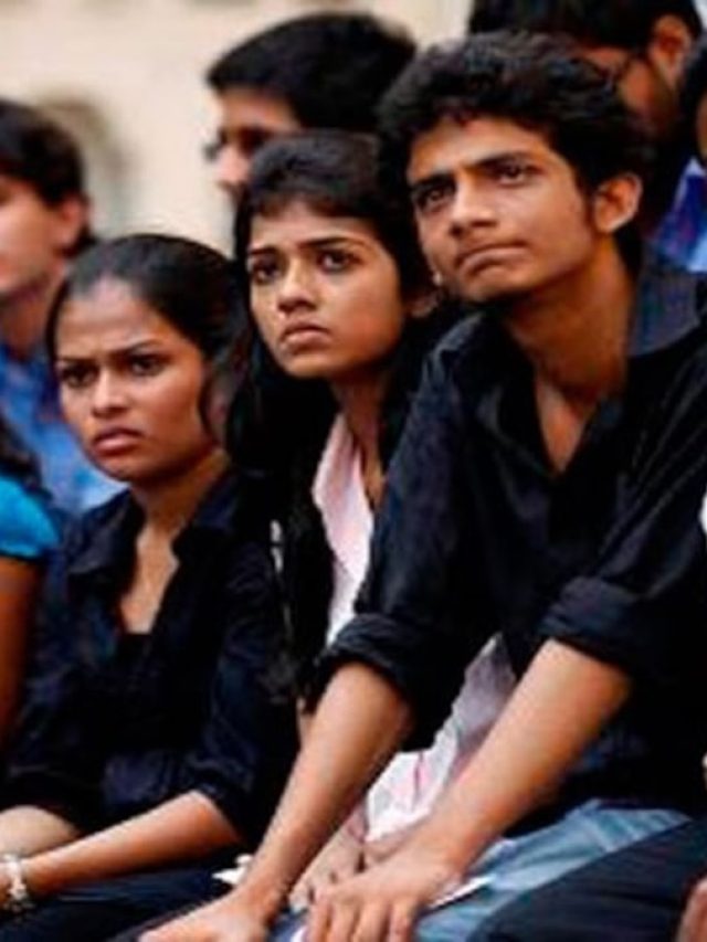 IIT वालों को भी नहीं मिल रही नौकरियां? 3 साल में इतने कम हुए प्लेसमेंट