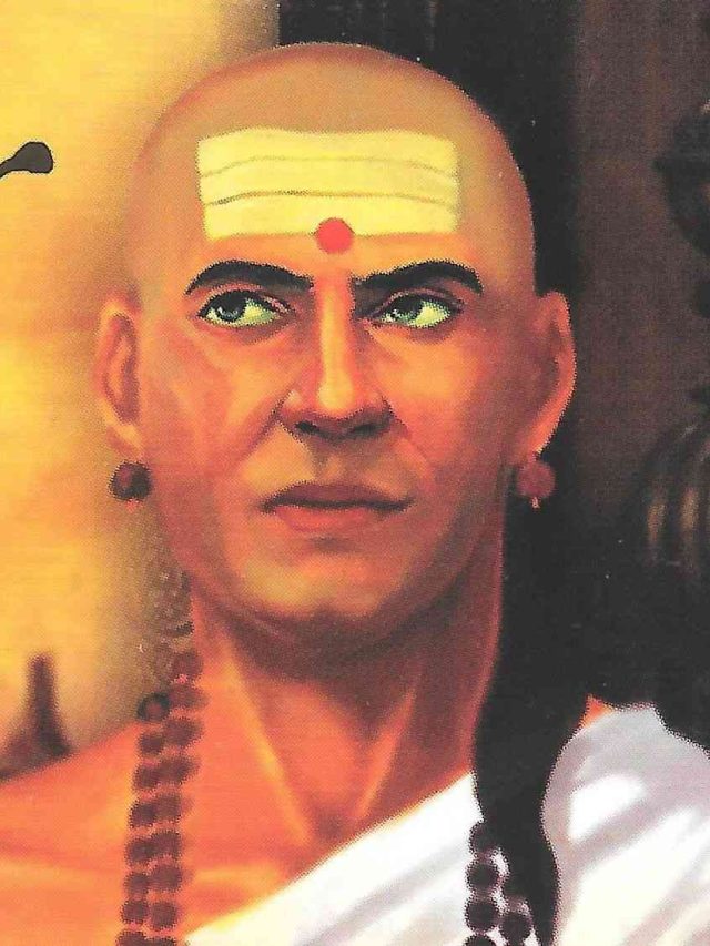 चाणक्य नीति: जीवन भर खुशहाल रहता है ऐसा आदमी, बढ़ जाती है उम्र