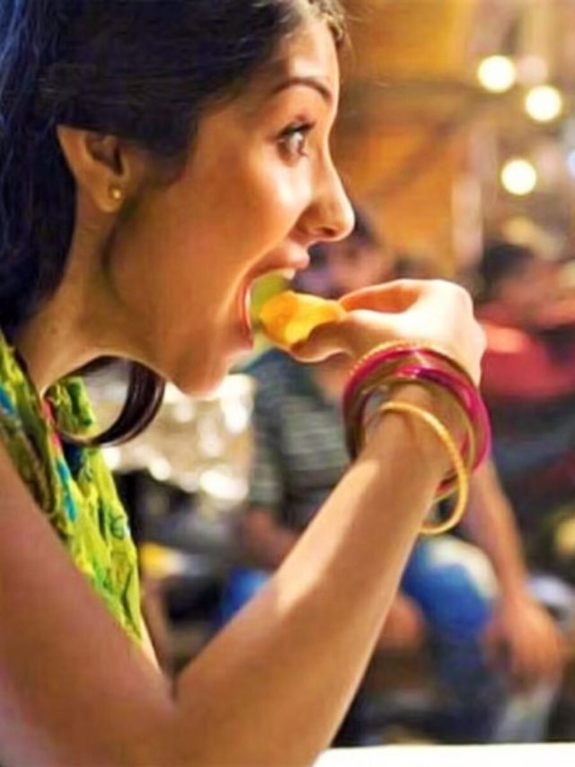 টপাটপ তো খান, ফুচকার ইংরেজি জানেন? সুপারফ্যানরাও ডাহা ফেল