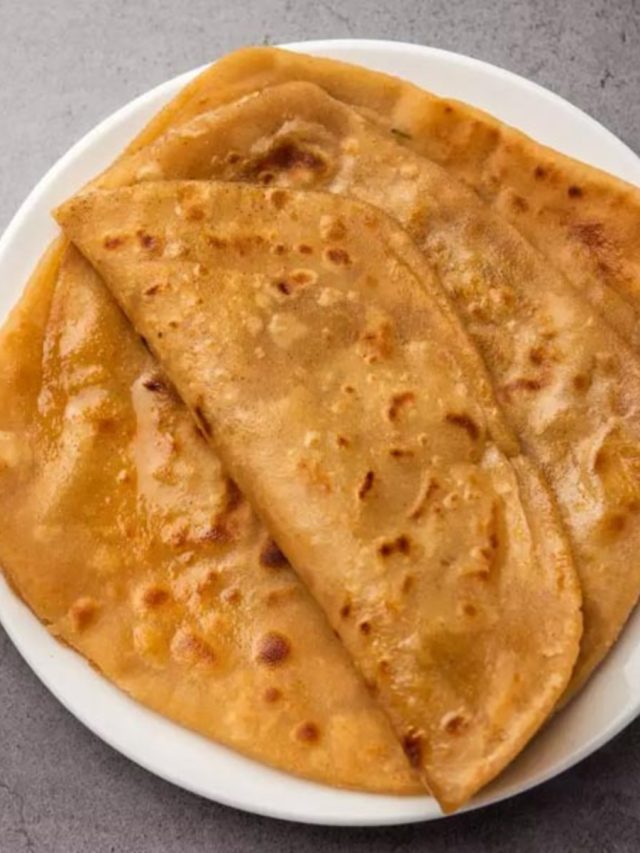 জলে ভেজেই বানিয়ে নিন, মুচমুচে খাস্তা পরোটা দিয়েই সারুন প্রাতঃরাশ