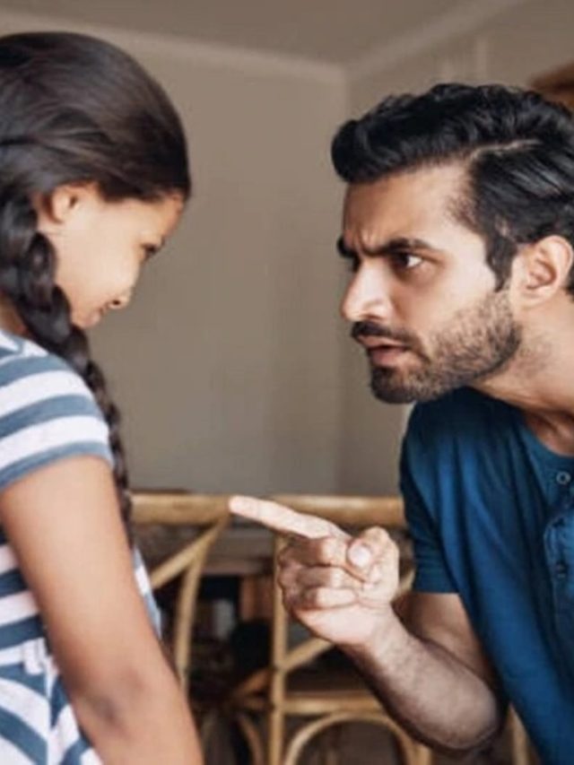 সন্তানকে  এই সময়ে বকাঝকা করবেন না,  আত্মবিশ্বাস হারাবে