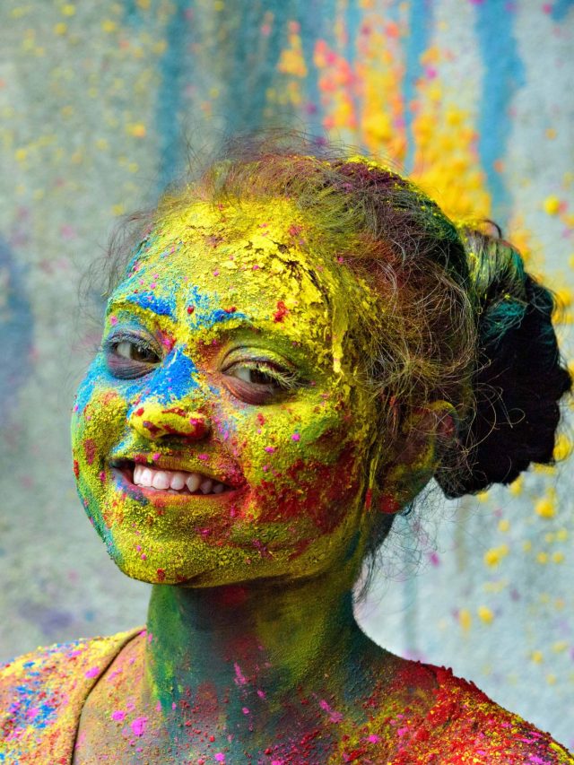 হোলি শুরু হল কীভাবে? রং খেলে ভূত হন, অথচ জানেন না?