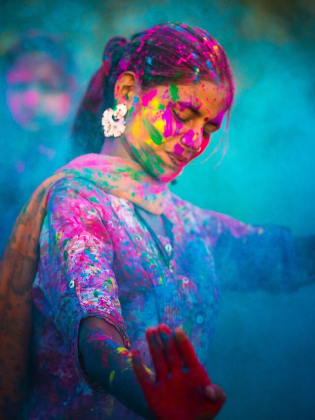 এই ১ ট্রিকসে হোলির রং উঠবে জামাকাপড় থেকে, অকেজো ভেবে না ফেলে ট্রাই করুন