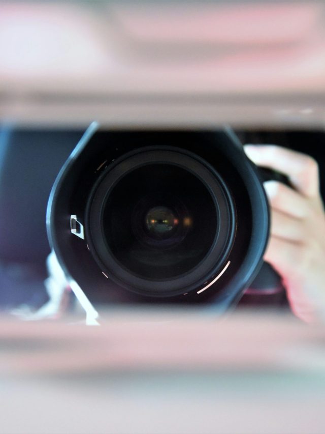 होटल रूम में कहां छिपा है जासूसी कैमरा? इन ट्रिक्स से लगाएं पता