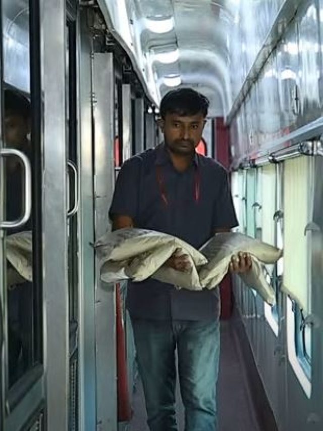 कैसे और कितनी बार धुलते हैं रेलवे के कंबल-चादर, फिर होती है Quality Check