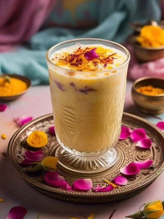 घर पर आसानी से बनकर तैयार हो जाएगी बाजार जैसी ठंडाई, बस फॉलो करें ये 5 टिप्स