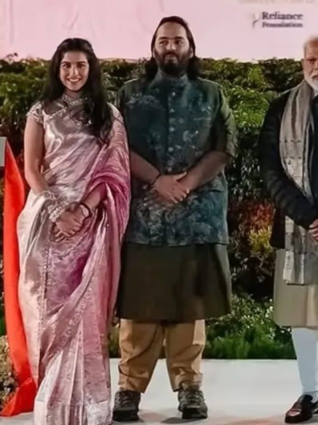 पति अनंत अंबानी के साथ जामनगर में राधिका, ट्रेडिशनल अवतार में दिखा खूबसूरत अंदाज