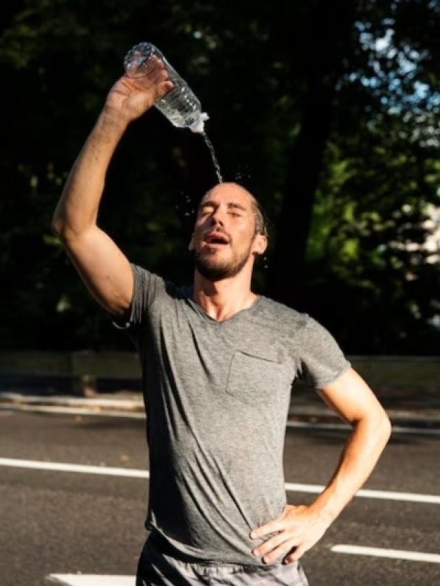 गर्मियों में जल्द होने लगती है थकान? खाना शुरू करें ये 5 सुपरफूड्स