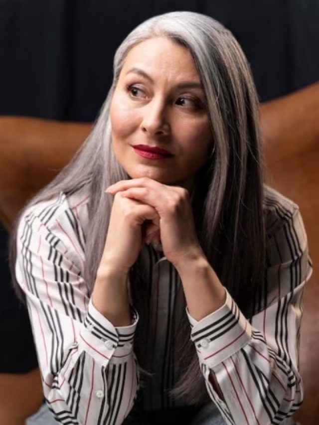 50 की उम्र के बाद जरूर करें इन 4 फलों का सेवन, आराम से कटेगा बुढ़ापा