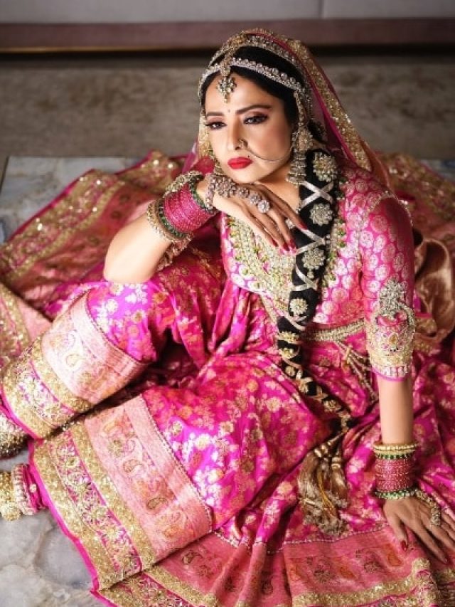 चटक गुलाबी रंग का अनारकली पहन रेखा ने दी 25 की एक्ट्रेस को मात, नजाकत देख होंगे फिदा