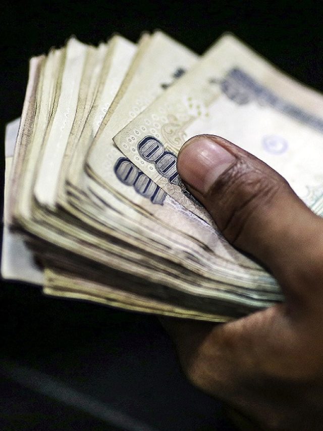 घर की दीवारों पर लगाएं ये शुभ चीज, कभी होगी पैसों की कमी