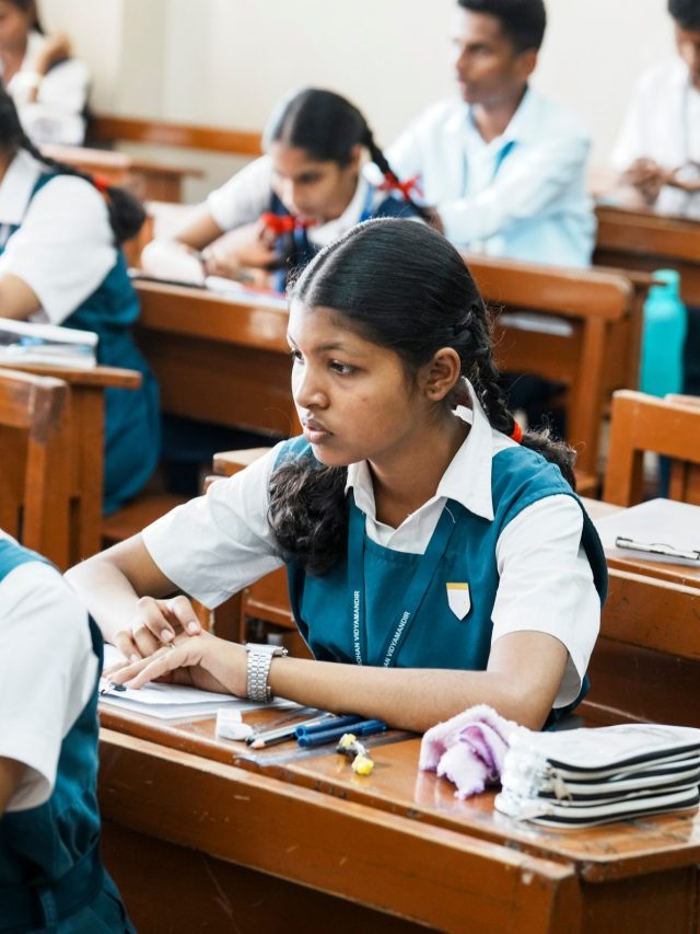 स्कूलों में घट रहे हैं एडमिशन! 8 फीसदी से ज्यादा हो गई गिरावट