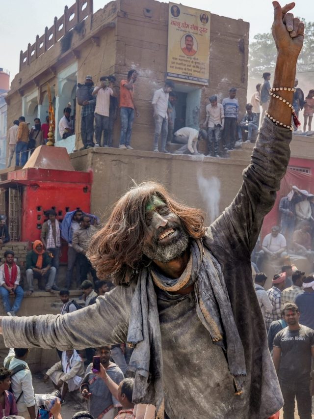 यहां रंग नहीं... चिता की राख से खेली जाती है होली, जानें क्या है वजह?