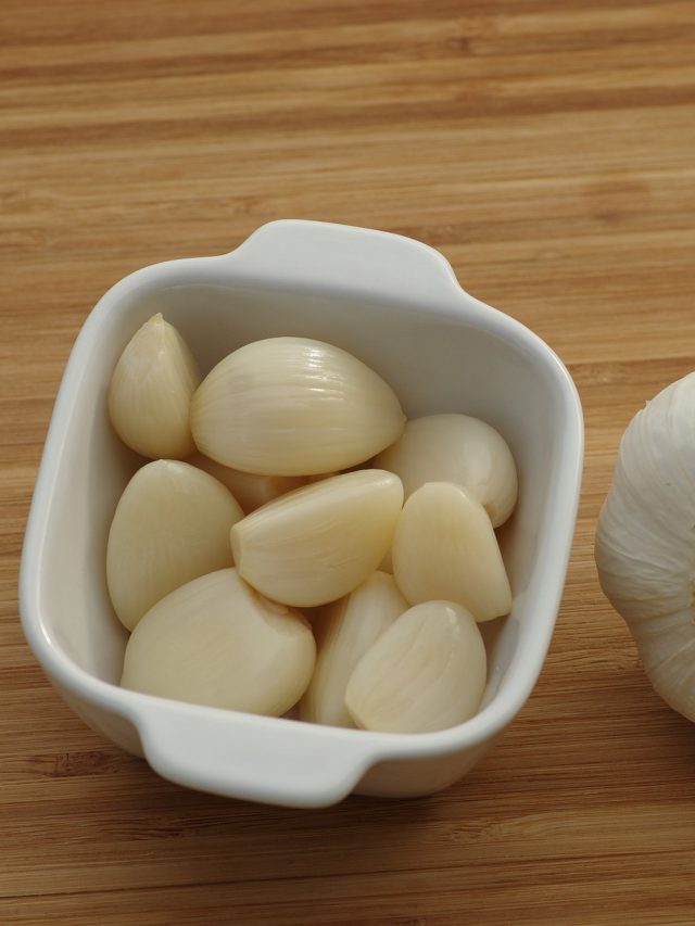 ভাতের সঙ্গে কামড়ে খান কাঁচা রসুন, অবাক করা বদল শরীরে