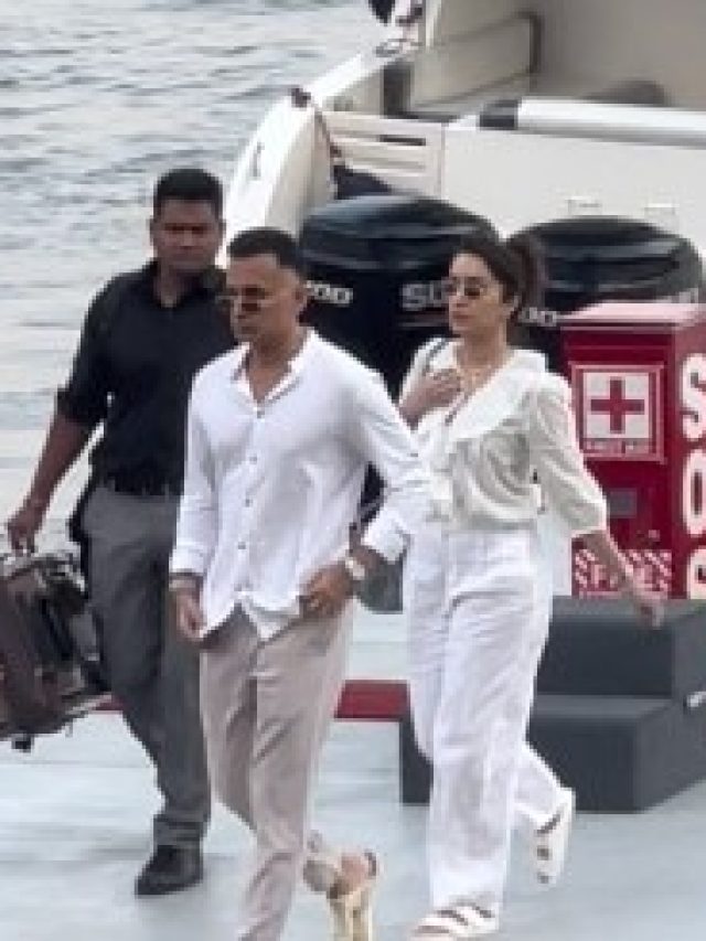 'बॉयफ्रेंड' के प्यार में दीवानी श्रद्धा कपूर! ट्विनिंग करती आईं नजर, फैंस बोले- शादी कब है?