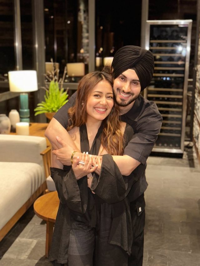 नेहा कक्कड़ के सपोर्ट में उतरे पति, हाथ जोड़कर बोले- सच नहीं पता तो...