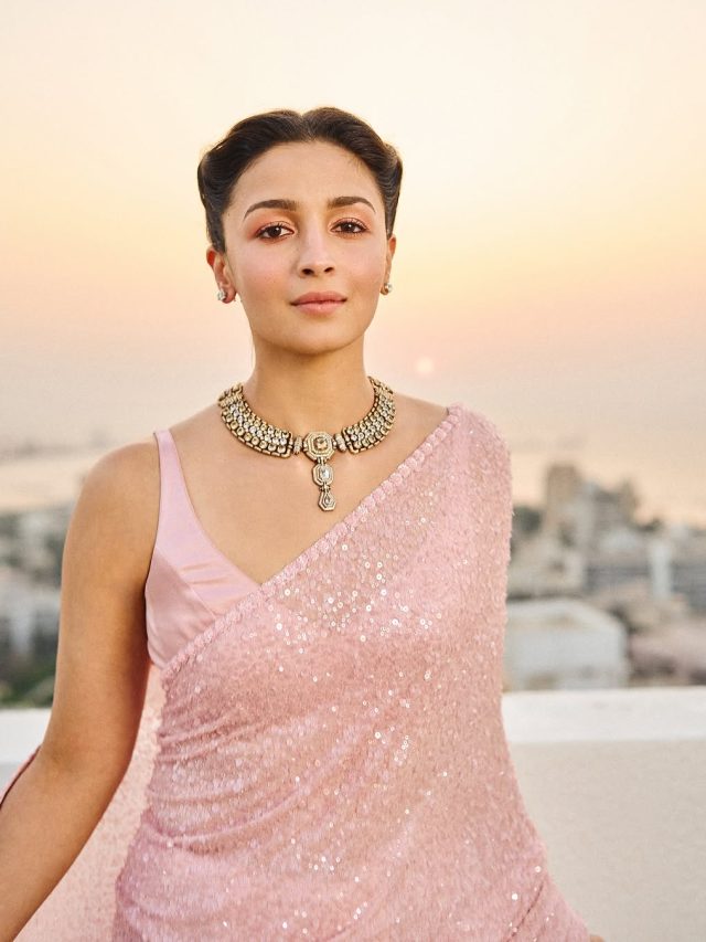 32 साल की हुईं आलिया, सासू मां ने लुटाया प्यार, करीना-रिद्धिमा ने किया स्पेशल पोस्ट