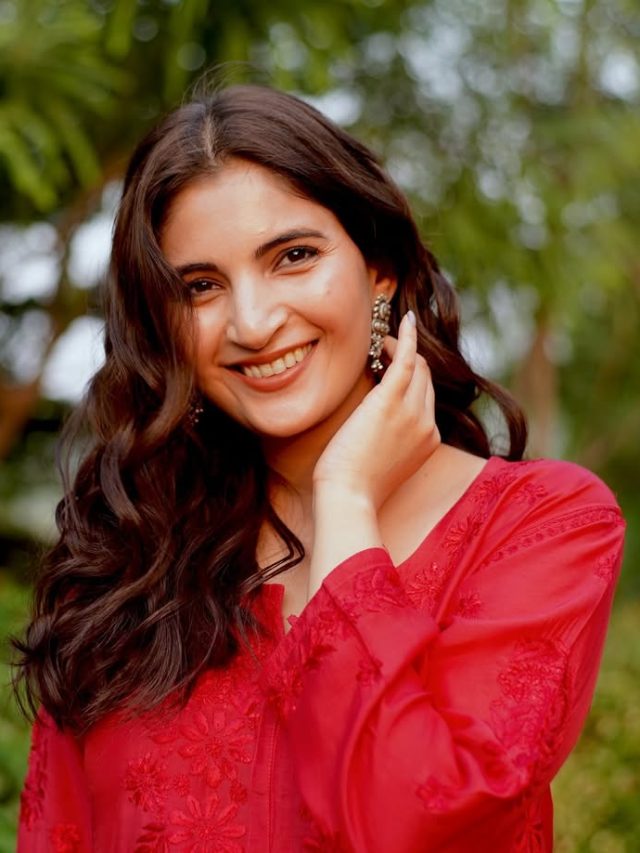 कौन है ये हसीना? जिन्हें दहेज में चाहिए 'दुपहिया' गाड़ी, गांव की छोरी बनकर छाईं